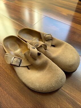 Betula Birkenstock Boston Tan Suede Clogs W11 / M9
